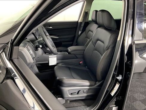 New 2026 Nissan Pathfinder SL image 14