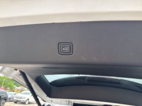 Used 2022 Chevrolet Traverse LT FWD image 6