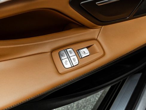 Used 2022 BMW 750i xDrive w/ Executive Package image 46