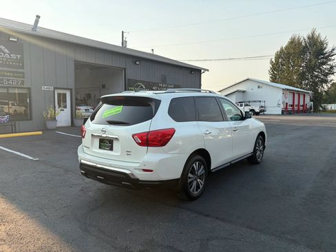 Used 2018 Nissan Pathfinder 4WD image 10