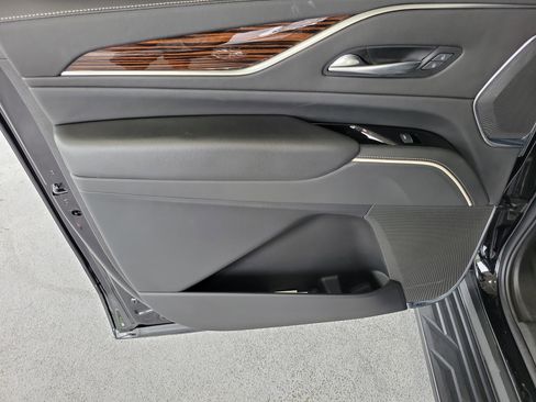 Used 2022 Cadillac Escalade ESV Premium Luxury w/ Performance Package image 14