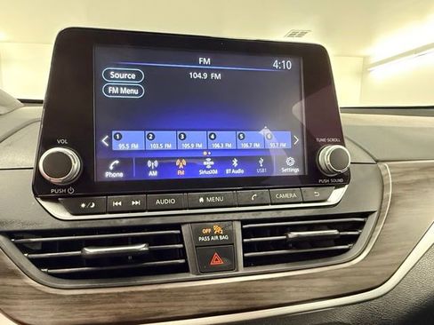 Used 2025 Nissan Altima 2.5 SV FWD image 21