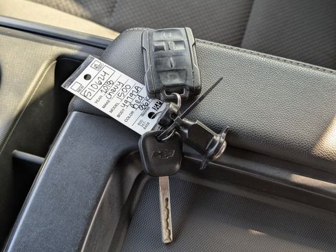 Used 2018 Chevrolet Silverado 1500 LT w/ Texas Edition image 33