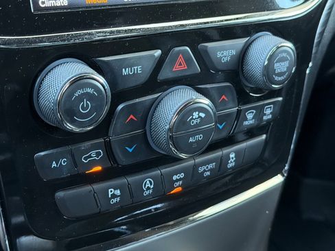 Used 2021 Jeep Grand Cherokee Laredo X AWD/4WD image 22