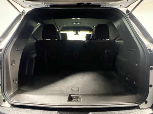 Used 2023 Chevrolet Traverse LT FWD image 33