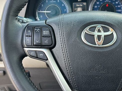 Used 2017 Toyota Sienna XLE w/ XLE Navigation Package FWD image 17