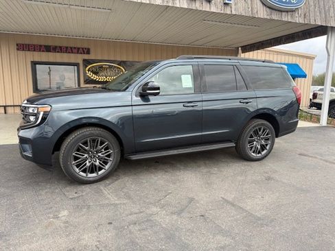New 2026 Ford Expedition Platinum w/ Stealth Appearance Package AWD/4WD image 2