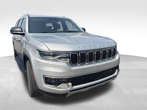 Used 2024 Jeep Wagoneer L Series II w/ Flexible Seating Group AWD/4WD image 3