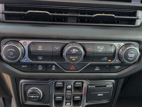 New 2026 Jeep Gladiator Sport image 29