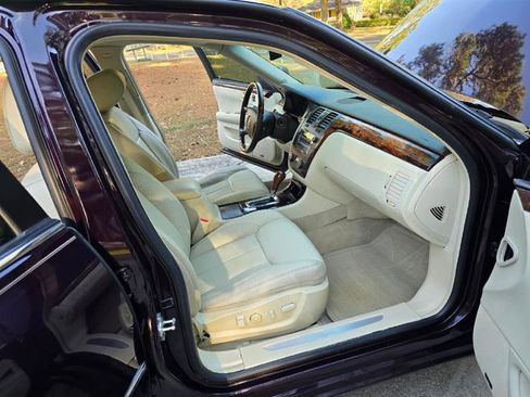 Used 2008 Cadillac DTS Luxury II image 22