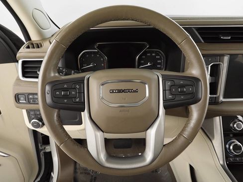 Used 2021 GMC Yukon Denali w/ Denali Premium Package image 13