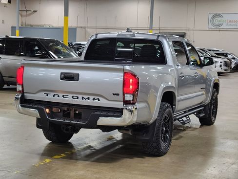 Used 2022 Toyota Tacoma SR5 RWD image 8