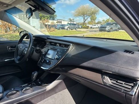 Used 2018 Toyota Avalon XLE FWD image 9