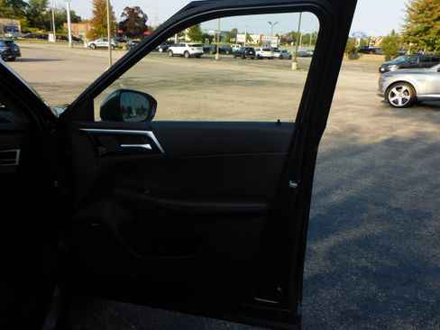 New 2025 Mitsubishi Outlander SE image 27