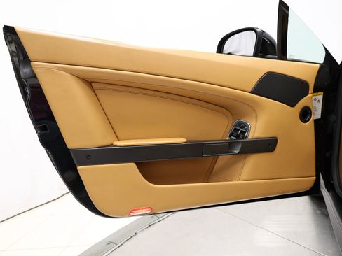 Used 2012 Aston Martin V8 Vantage V8 Convertible 2D image 9