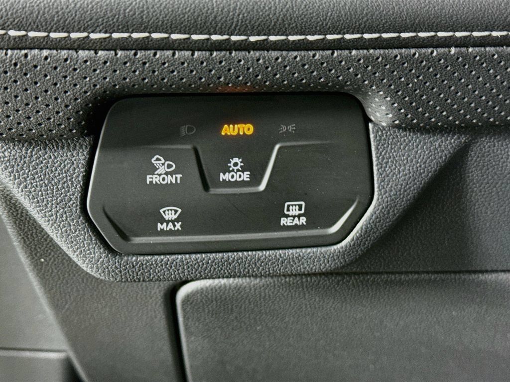 Used 2024 Volkswagen Atlas Cross Sport SEL Premium R-Line AWD/4WD image 11