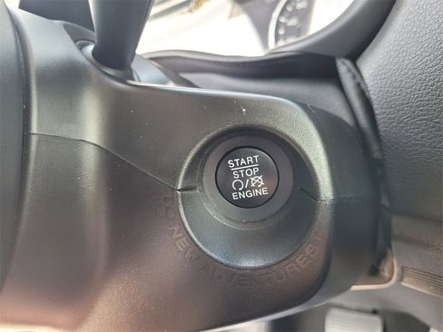 Used 2022 Jeep Renegade Latitude w/ Convenience Group image 30