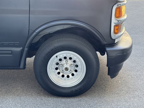 Used 1999 Chevrolet Express 1500 w/ Convenience Pkg image 15