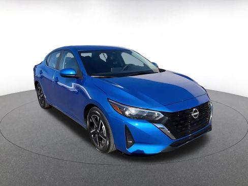Used 2025 Nissan Sentra SV image 3