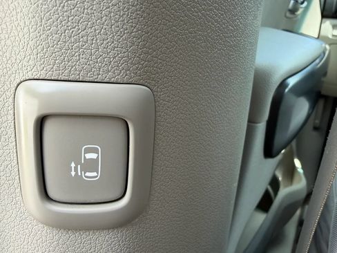Used 2019 Kia Sedona LX FWD image 35
