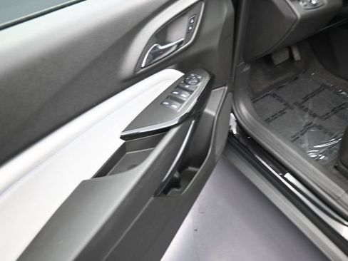 Used 2025 Chevrolet Trax LT FWD image 10