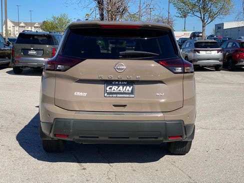 Used 2024 Nissan Rogue SV w/ SV Premium Package FWD image 7