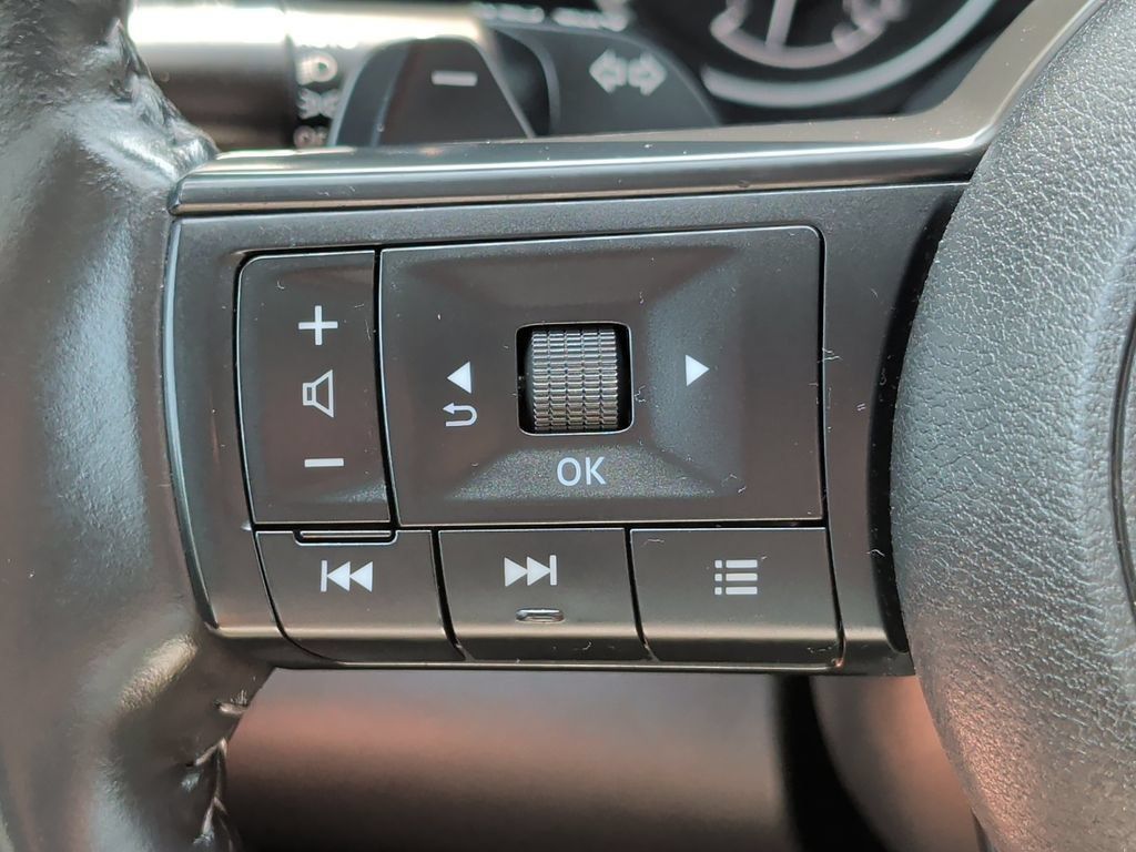 Used 2025 Nissan Pathfinder SV AWD/4WD image 12