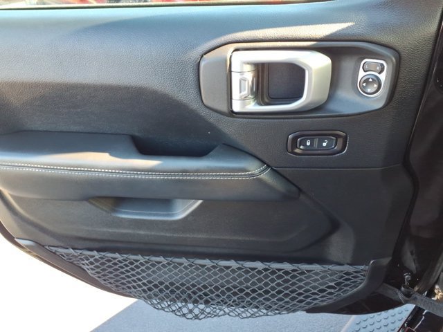 Used 2018 Jeep Wrangler Unlimited Sahara AWD/4WD image 21