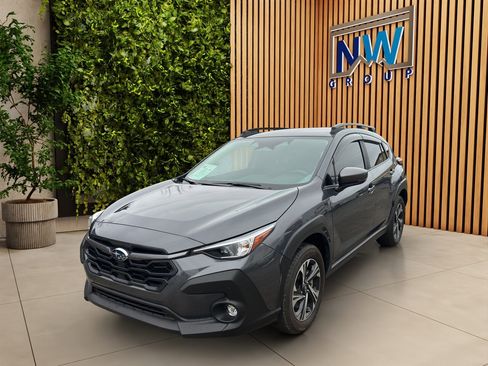 Used 2024 Subaru Crosstrek 2.0i Premium w/ Crosstrek Mirror Package image 3