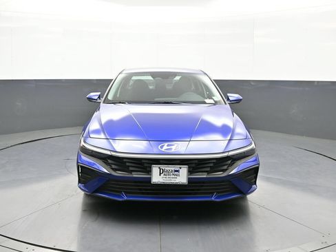 Certified 2025 Hyundai Elantra SE FWD image 2