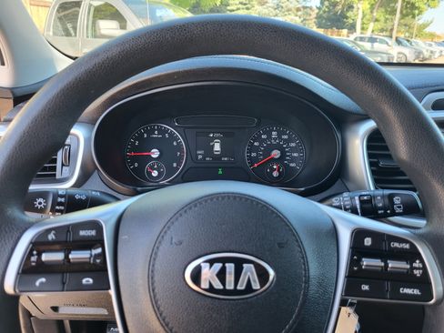 Used 2019 Kia Sorento LX image 14