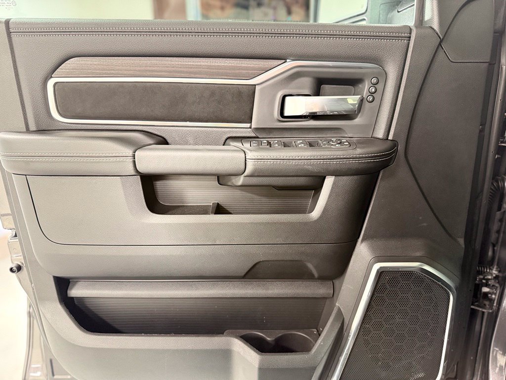 New 2026 RAM 2500 Laramie AWD/4WD image 11