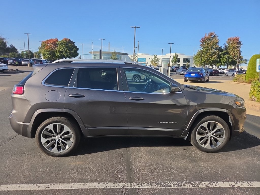 Used 2019 Jeep Cherokee Overland w/ Technology Group AWD/4WD image 5
