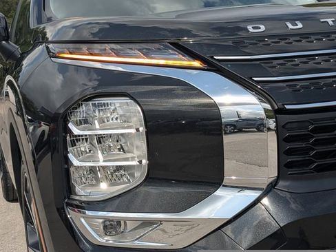 Used 2024 Mitsubishi Outlander SE image 9