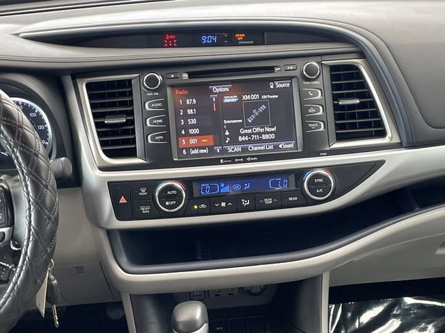 Certified 2019 Toyota Highlander Plus FWD image 30