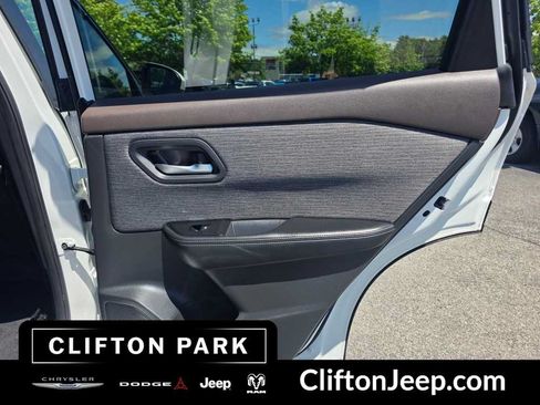 Used 2023 Nissan Rogue SV FWD image 17