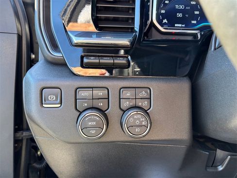 Used 2024 Chevrolet Silverado 3500 High Country w/ High Country Premium Package image 23