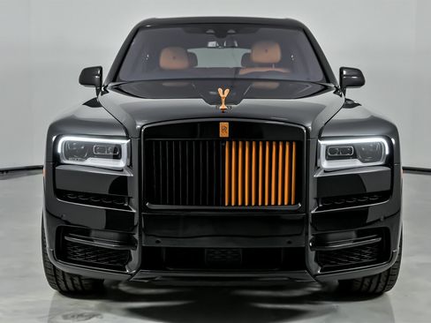 Used 2022 Rolls-Royce Cullinan w/ Dark Exterior Package image 5