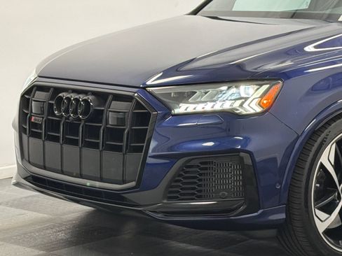 Used 2024 Audi SQ7 Premium Plus w/ Carbon Package AWD/4WD image 2
