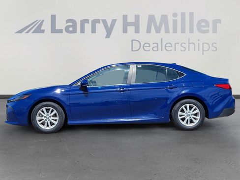 Used 2025 Toyota Camry LE image 7