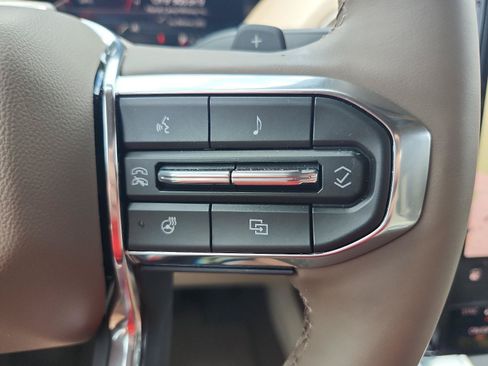 Used 2026 GMC Yukon Denali w/ Advanced Technology Package AWD/4WD image 26