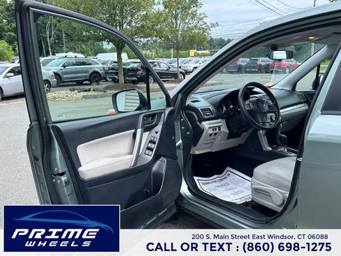 Used 2014 Subaru Forester 2.5i AWD/4WD image 9