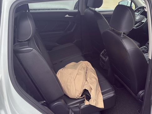 Used 2022 Volkswagen Tiguan SE image 3