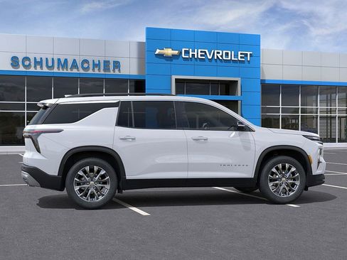 New 2026 Chevrolet Traverse LT w/ Sun and Wheel Package image 5