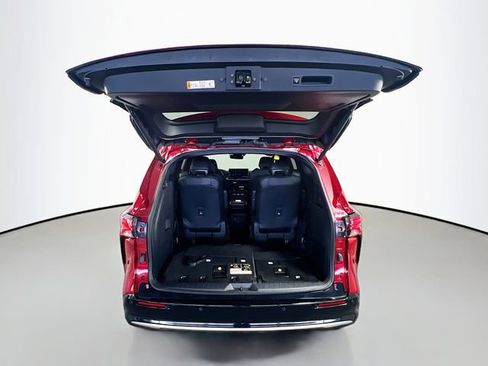Used 2025 Toyota Sienna Platinum image 29