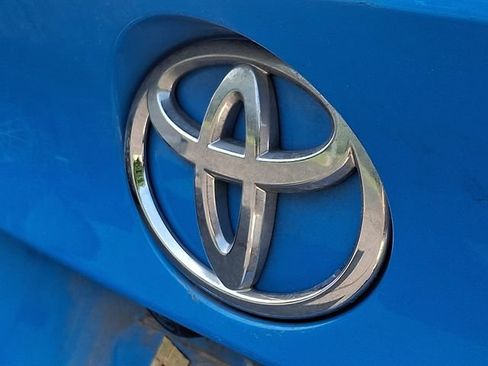 Used 2019 Toyota C-HR XLE FWD image 6