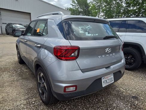 Used 2025 Hyundai Venue SEL FWD image 8