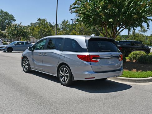 Used 2024 Honda Odyssey Touring image 3