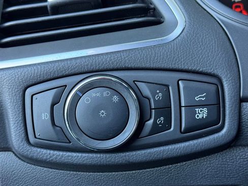 Used 2024 Ford Edge Titanium image 19