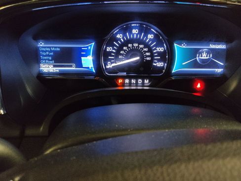 Used 2016 Lincoln Navigator Select RWD image 23